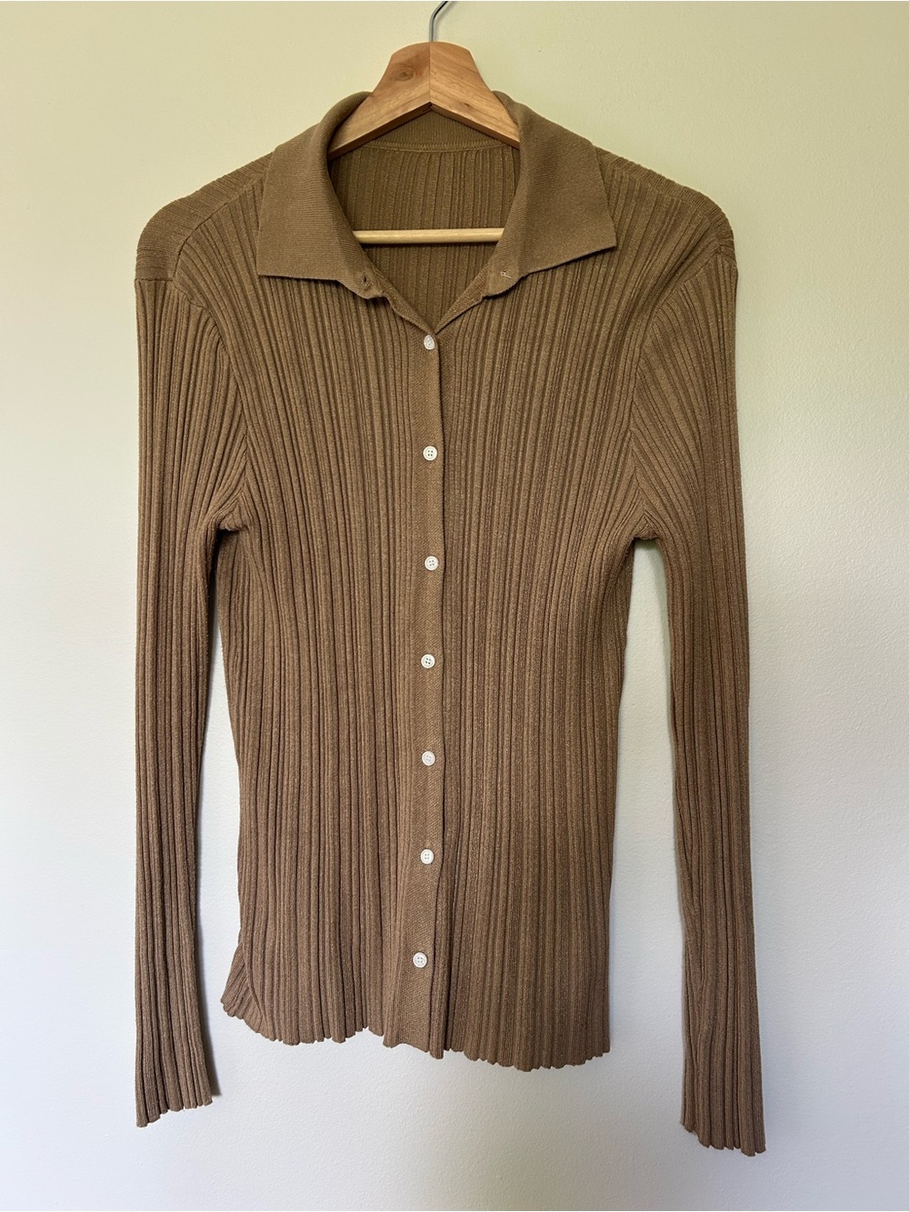 Women's Ribbed Button-Front Collared Top in Tan